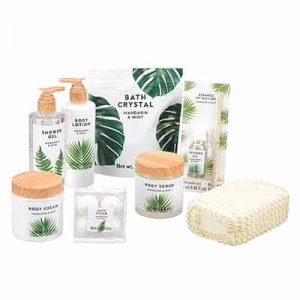 Free Beauty Sets With a Mandarin Mint Scent